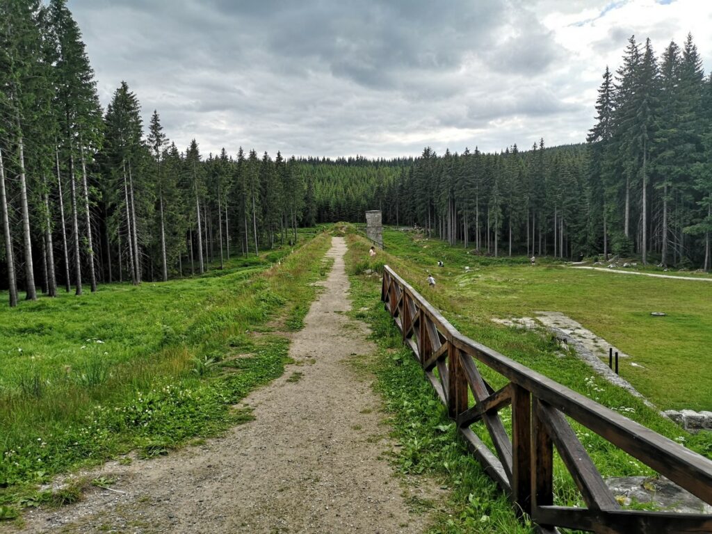 Protržená přehrada na Bílé Desné