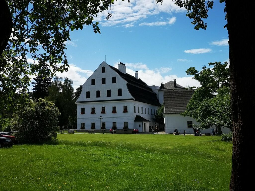 Ruční papírna ve Velkých Losinách